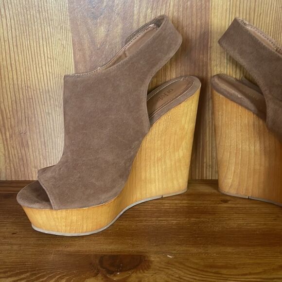 OLIVIA MILLER Faux Suede Wood Grain Platform Fringe Sandals size 7 open toe - Picture 4 of 8